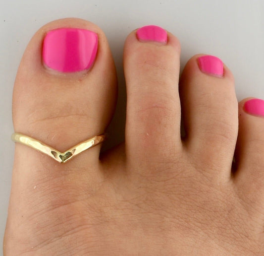 The V Hammered - Big Toe Ring - TR14-H-XL